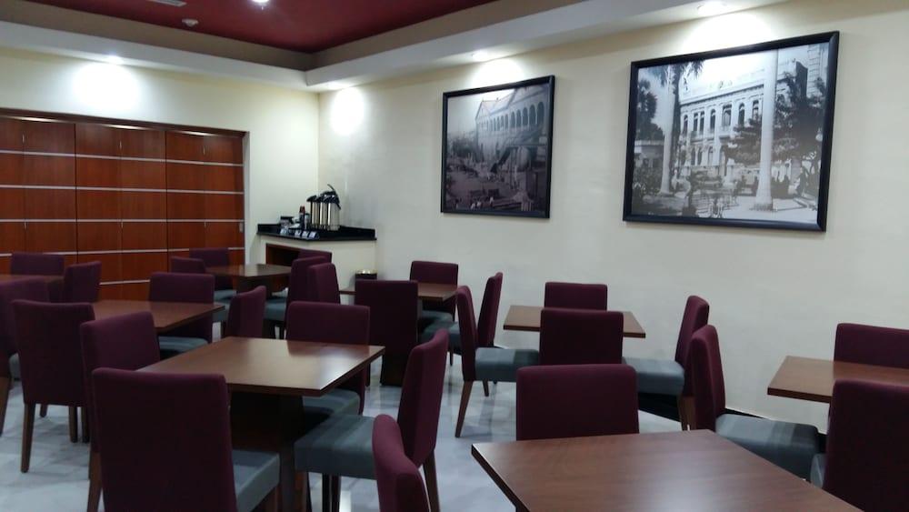 Hampton Inn Tampico Zona Dorada Exterior photo